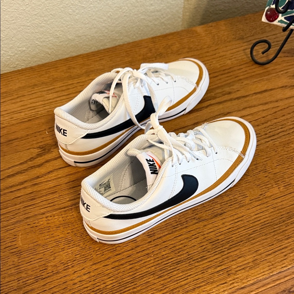 Women’s Nike Court Legacy Next Nature sneakers size 6